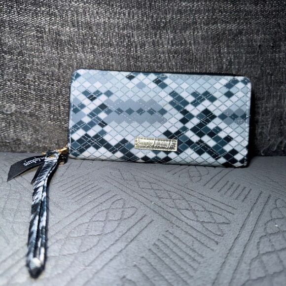Simply Southern Quilted Shell Wristlet Zip-Around  Wallet w/ Credit Card Holder - Picture 1 of 4